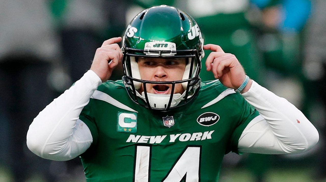 Jets Trade Sam Darnold to Carolina Panthers - The New York Times