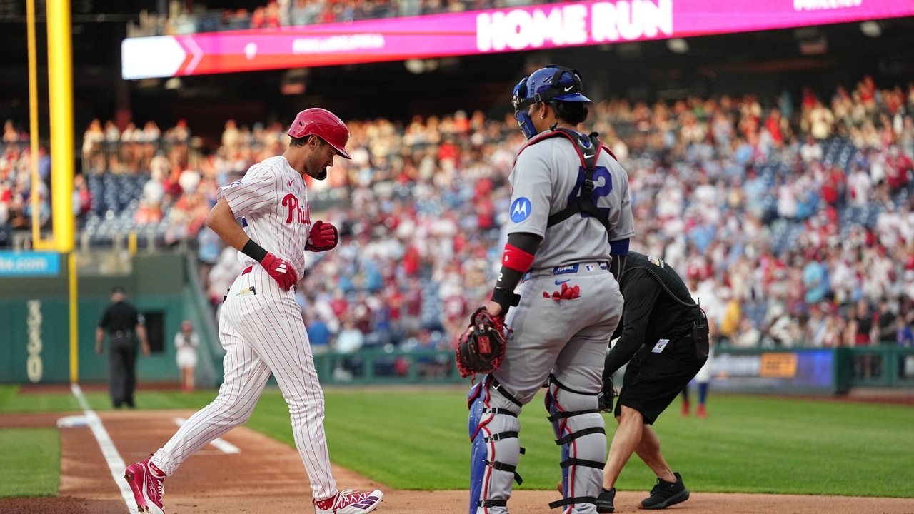 Hoerner drives in 5 runs, Imanaga strikes out 11 to lead Cubs past Phillies