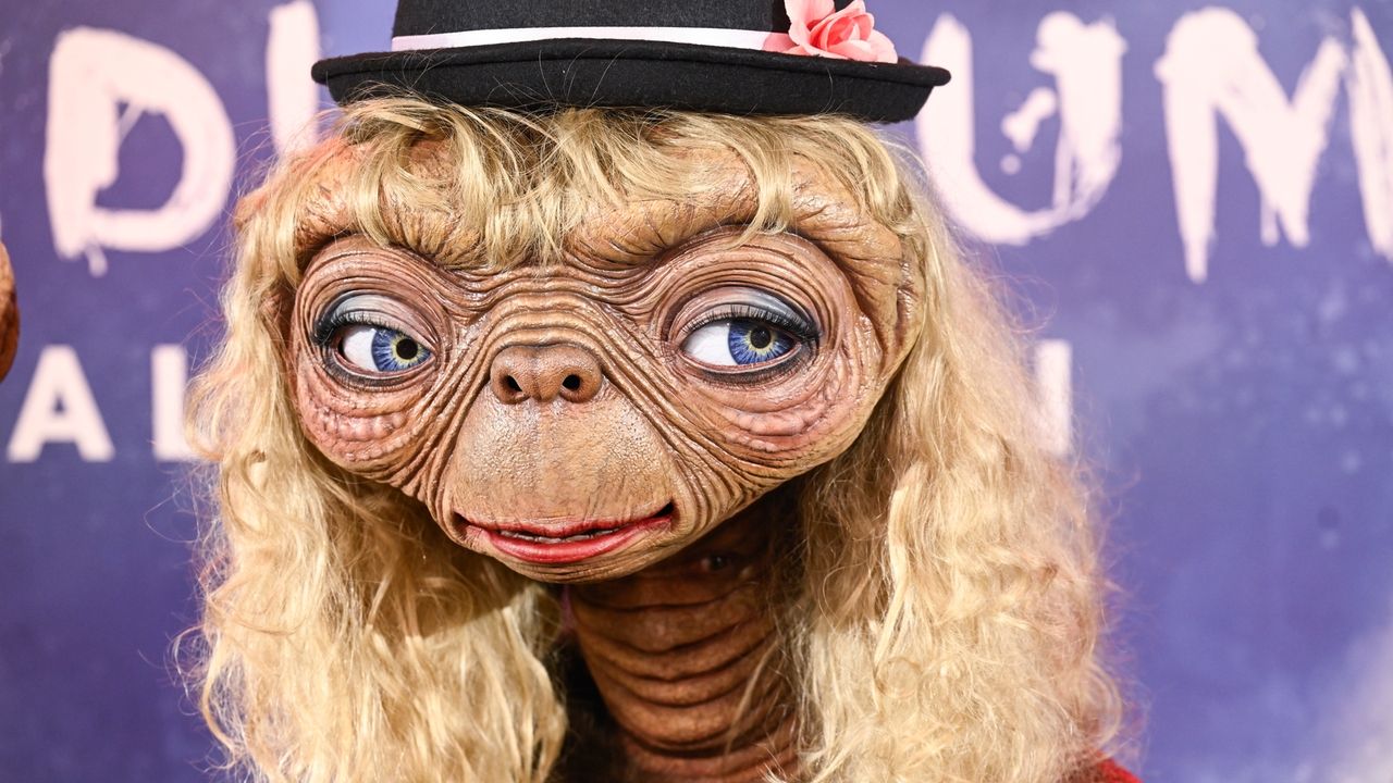 Heidi Klum and Janelle Monáe wear elaborate E.T. costumes for their