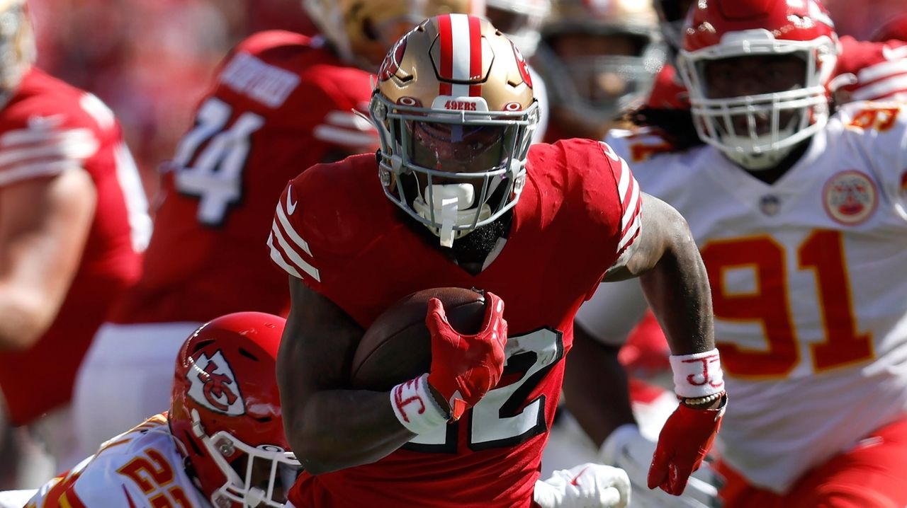 49ers trade RB Jeff Wilson Jr. to Dolphins