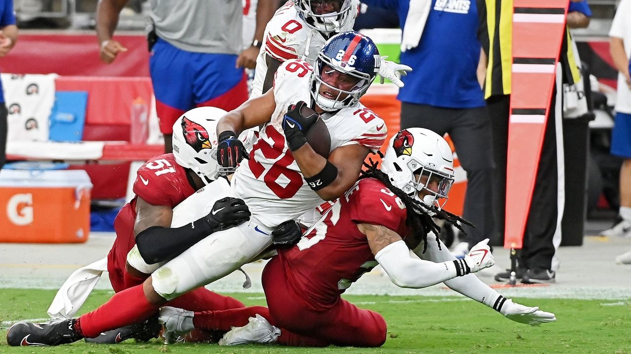 Giants' Saquon Barkley looks off his game vs. Buccaneers