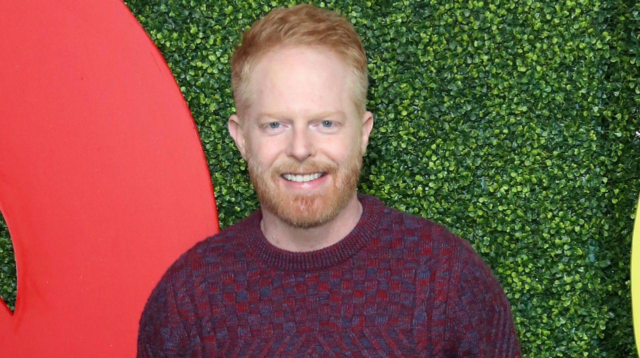 Jesse Tyler Ferguson to host HGTV's 'Extreme Makeover Home Edition