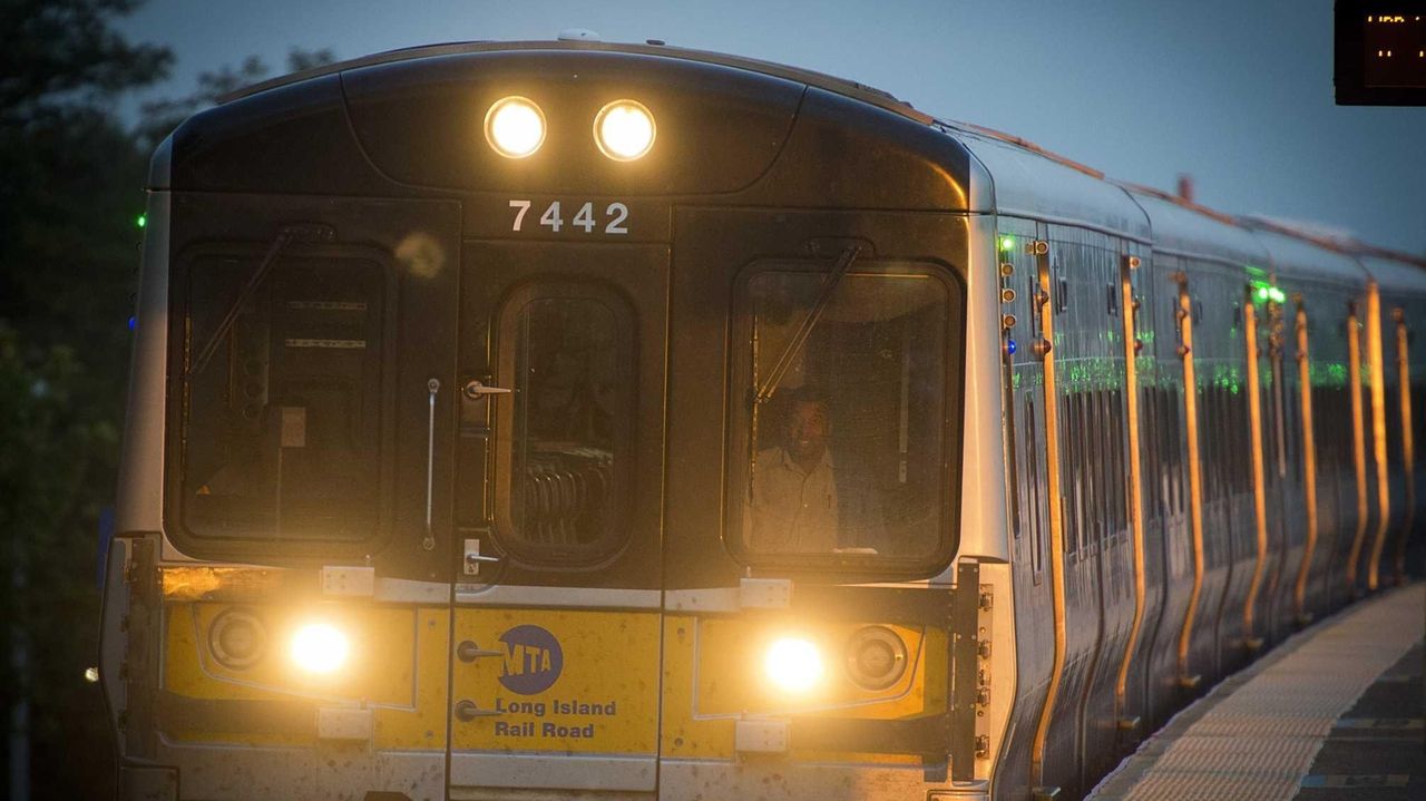 Possible LIRR Strike Puts Focus on Crowded 7 Trains at Mets