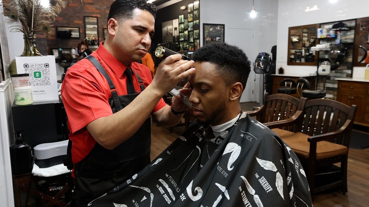 Wyandanch barber parlor aims to bring community together - Newsday