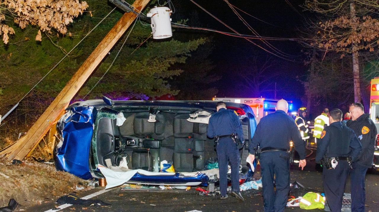 Miller Place Yaphank Road in Middle Island reopens after crash, police