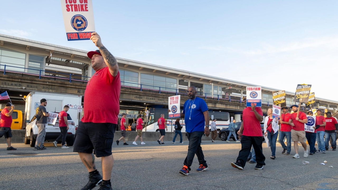 Before the LIRR strike, the MTA sought overtime, healthcare concessions from unions