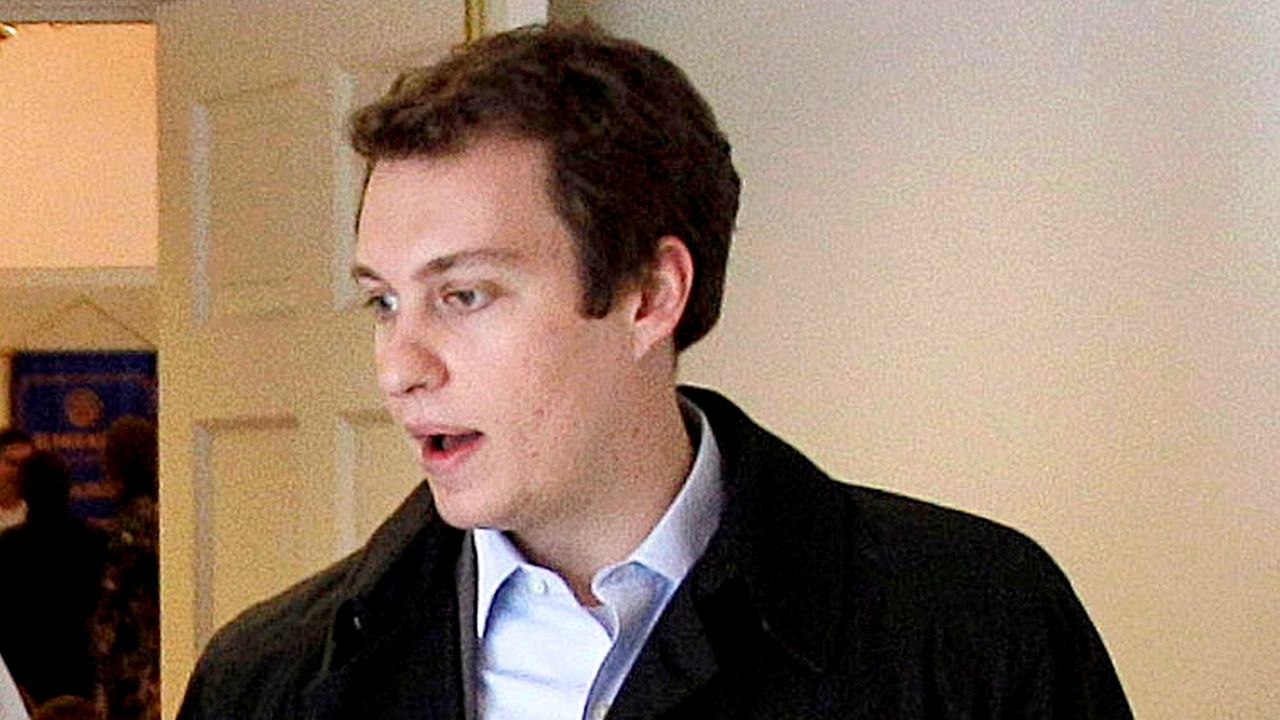 Las Vegas Sands executive Michael Levoff of Old Westbury charged with