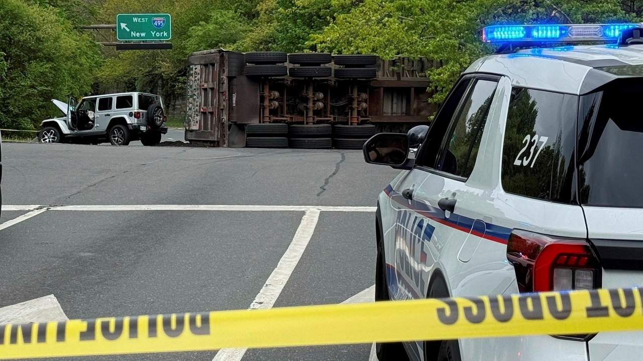 Source image for "LIE North Service Road in Melville reopened after morning crash"