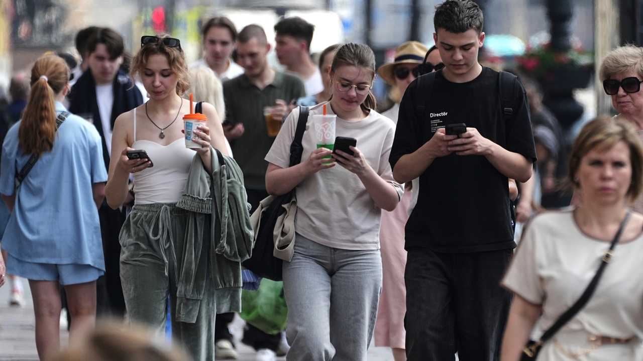 Disruptions of cellphone internet links in Russia are spreading - Newsday