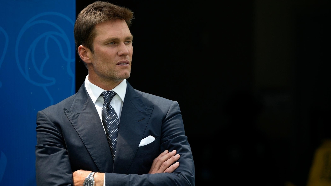Tom Brady takes awkward first steps in his transition from the football ...