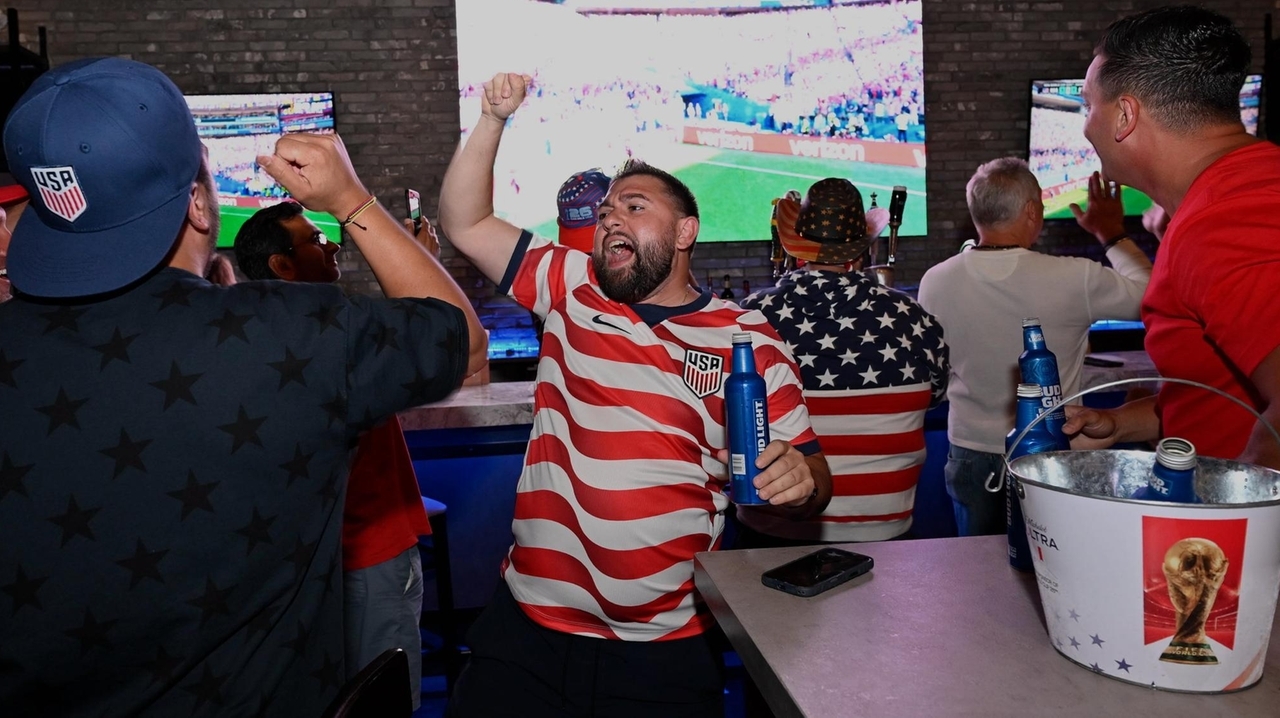 Long Island soccer fans gather at Mulcahy's to watch Team USA in World Cup