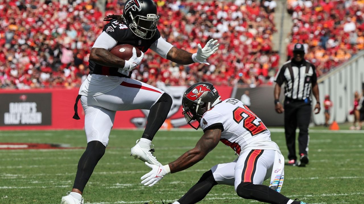 Eagles Fans Wanted No Part Of The Buccaneers' Giant Flag