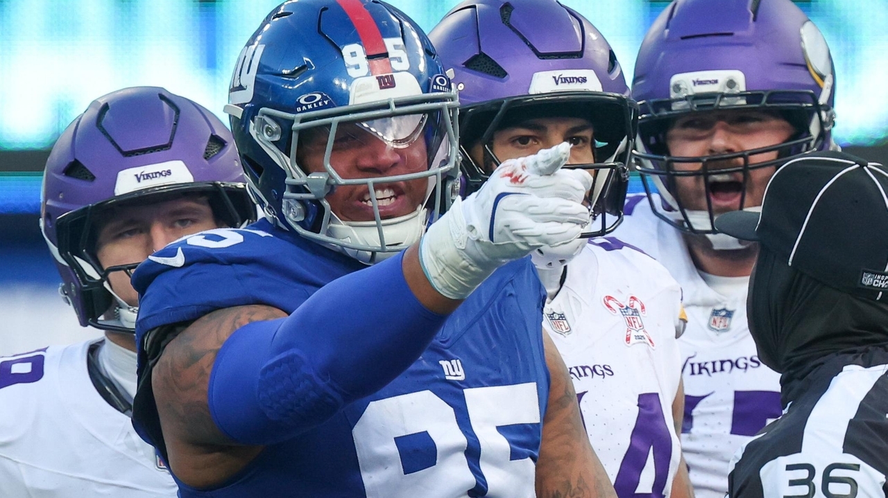 Giants' Roy Robertson-Harris out for the season after Achilles injury at OTA, source confirms