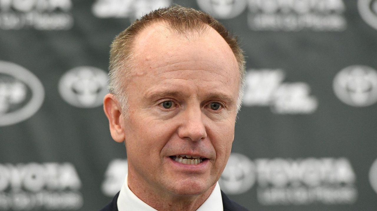 Jets CEO Christopher Johnson runs show without meddling - Newsday