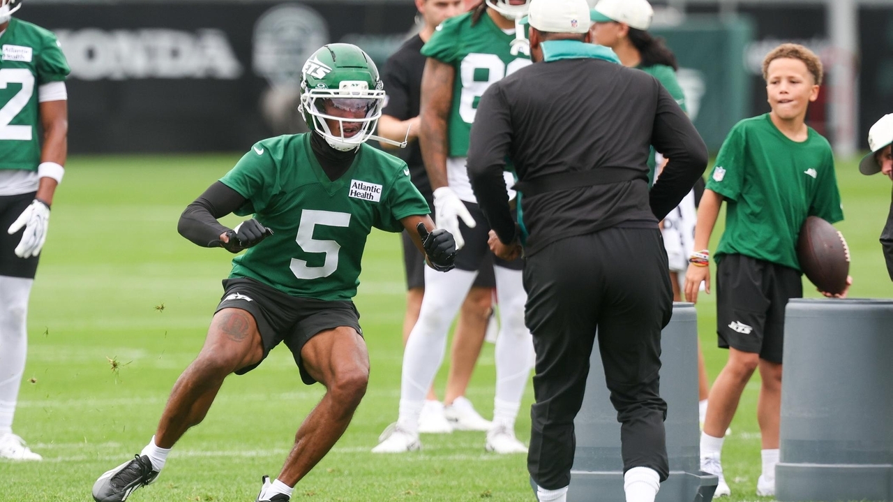 Jets open training camp with high energy, high effort