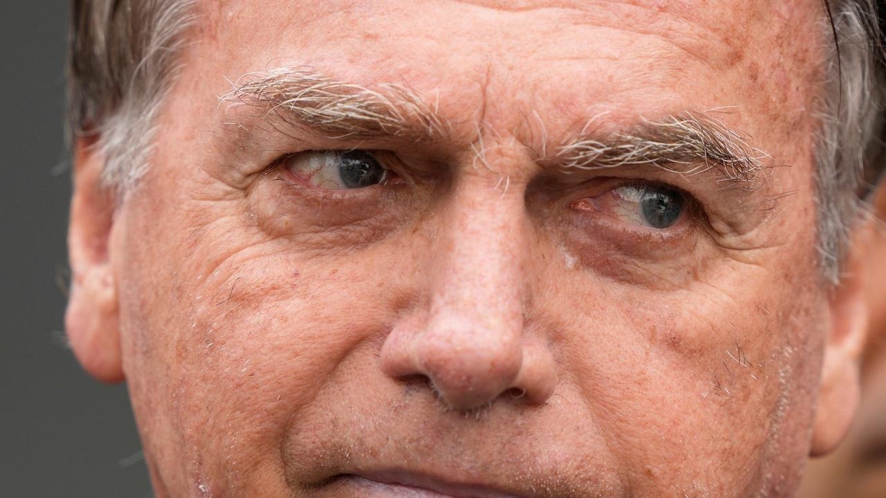 Brazil's Congress overrides Lula's veto of a bill to reduce Bolsonaro's sentence