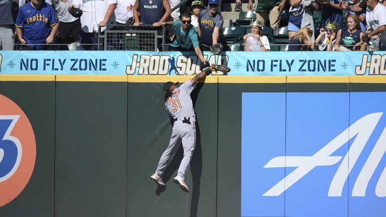 Cedric Mullins robs homer in 9th, hits 2-run shot in 10th; AL-best Orioles  beat Mariners 5-3 - Newsday