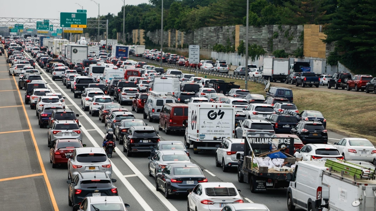 Source image for "LIE westbound lanes reopen at exit 53 after crash that seriously injured woman"