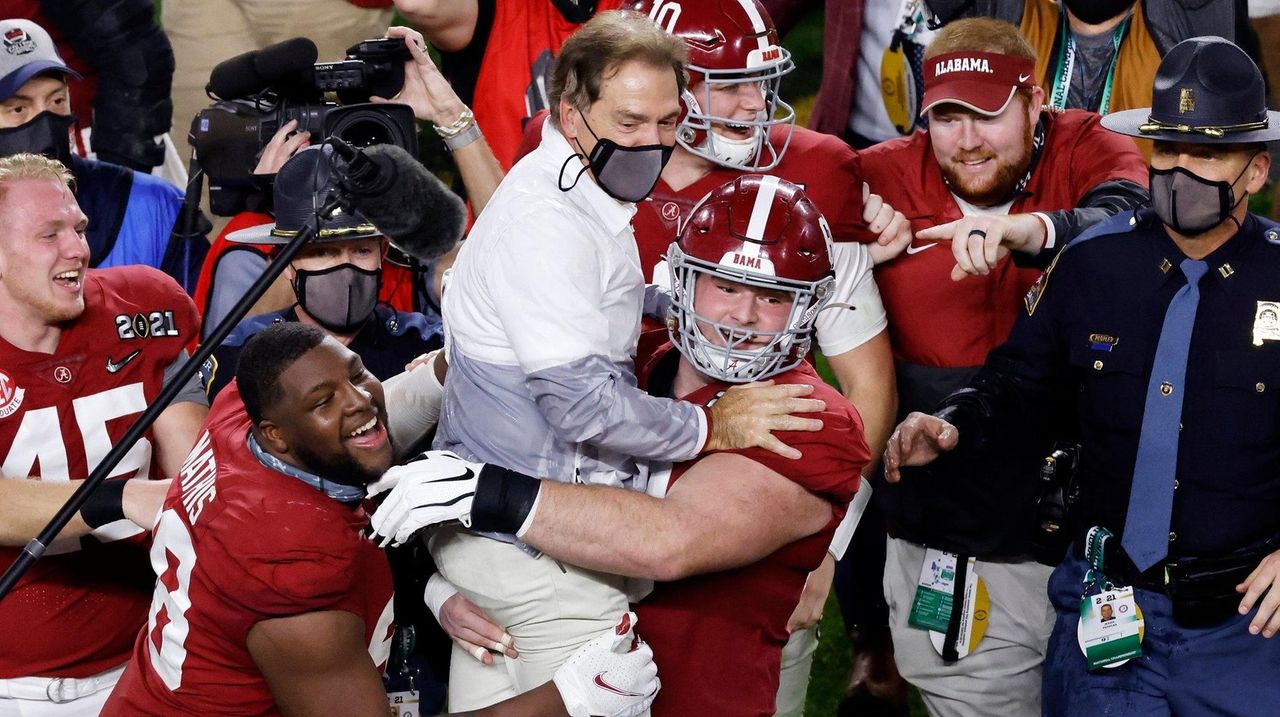 Watch Tua Tagovailoa-to-DeVonta Smith play that won Alabama the CFP  national championship 