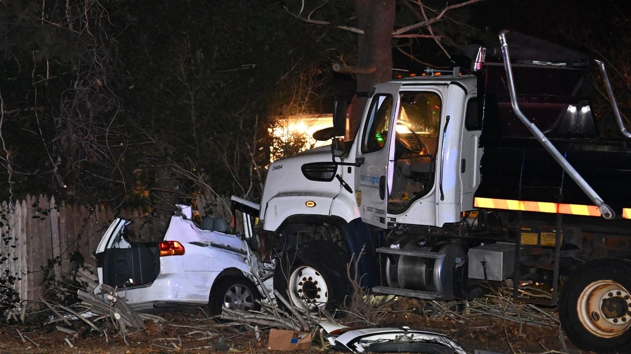 1 dead in Commack crash, police say