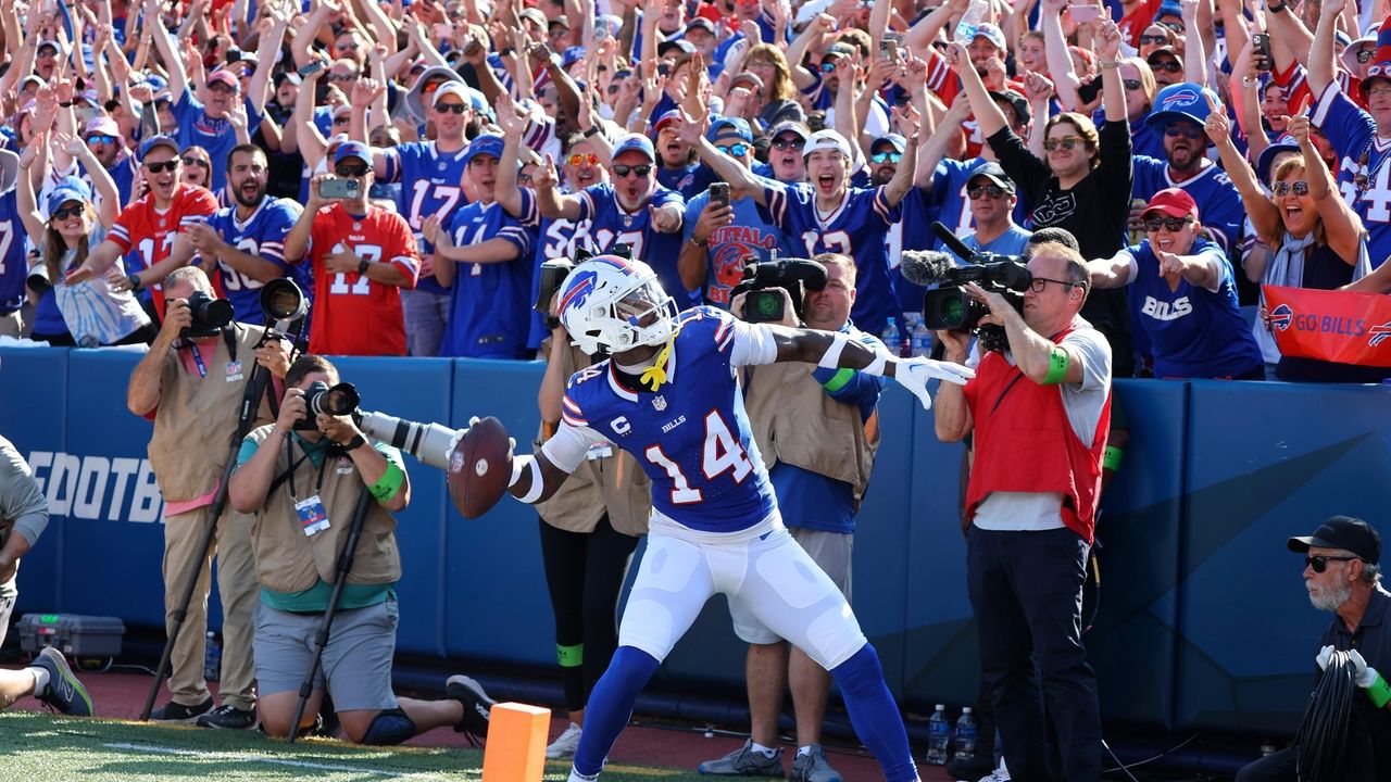 Hype for Bills postseason continues at team store