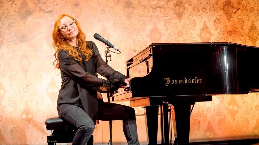 Tori Amos ditches the orchestra for piano - Newsday