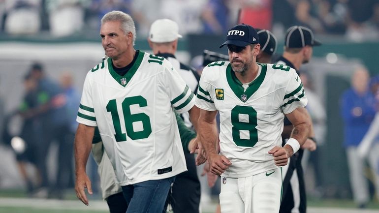 Aaron Rodgers' injury is proof: The Jets are hopelessly cursed