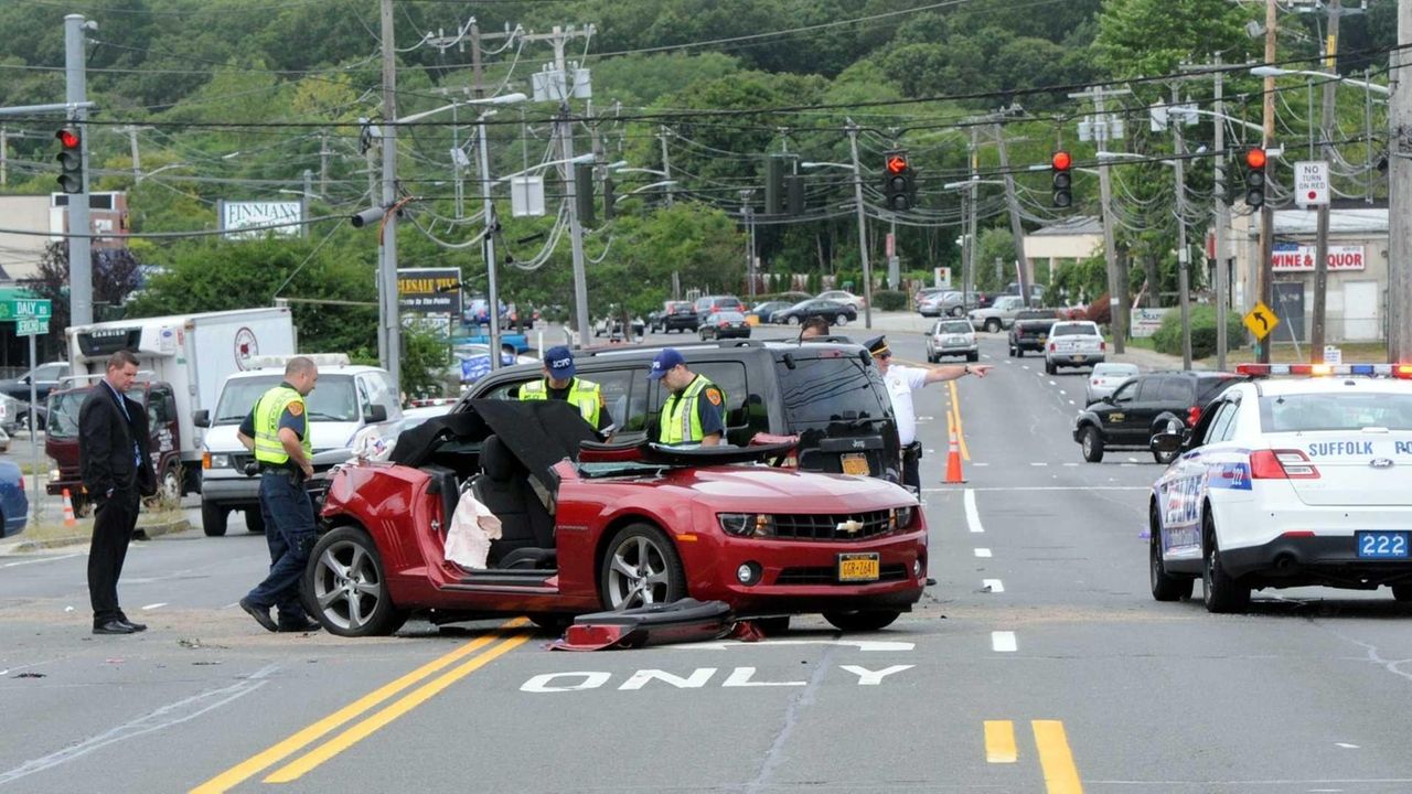 Cops Westbound Jericho Turnpike in Elwood reopens after crash Newsday