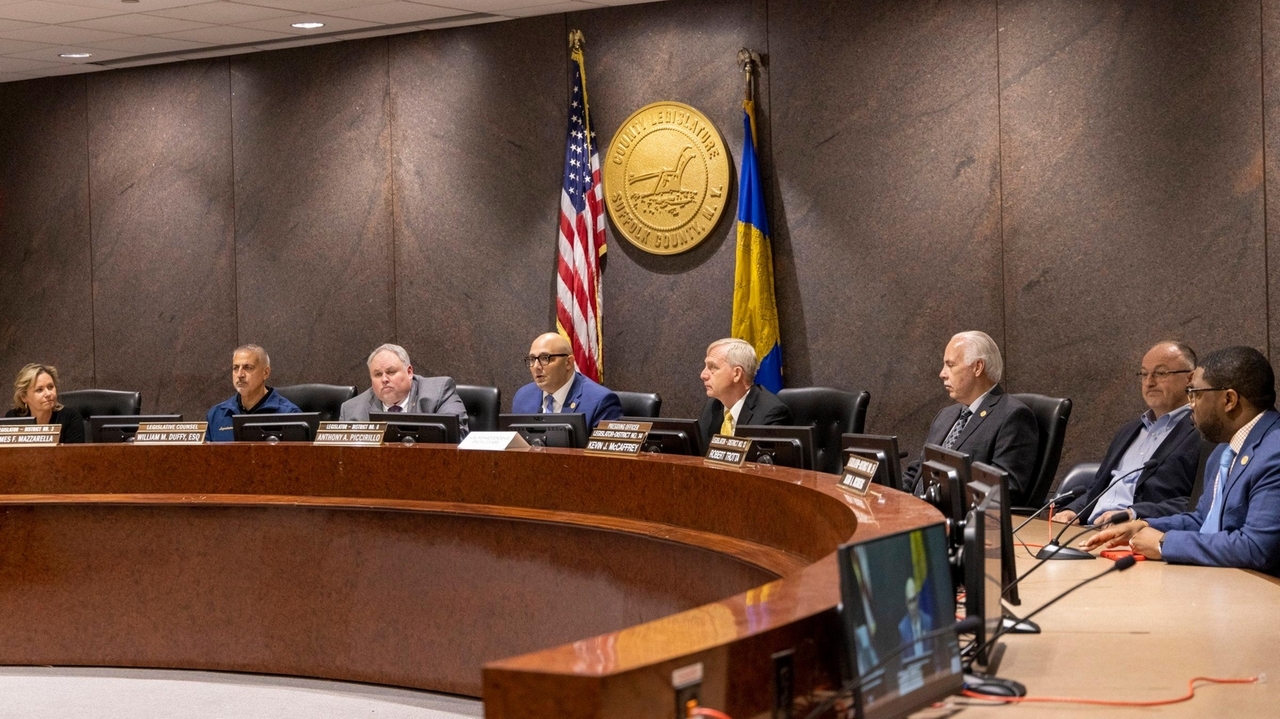 Union advises workers subpoenaed in cyber probe to consider using Suffolk County lawyers - Vimarsana News
