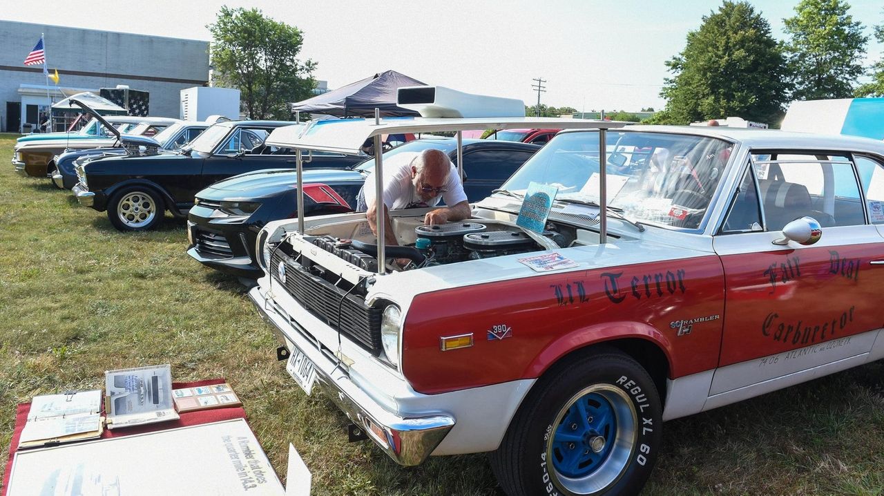 In Holbrook, a dazzling display of classic cars for a worthy cause