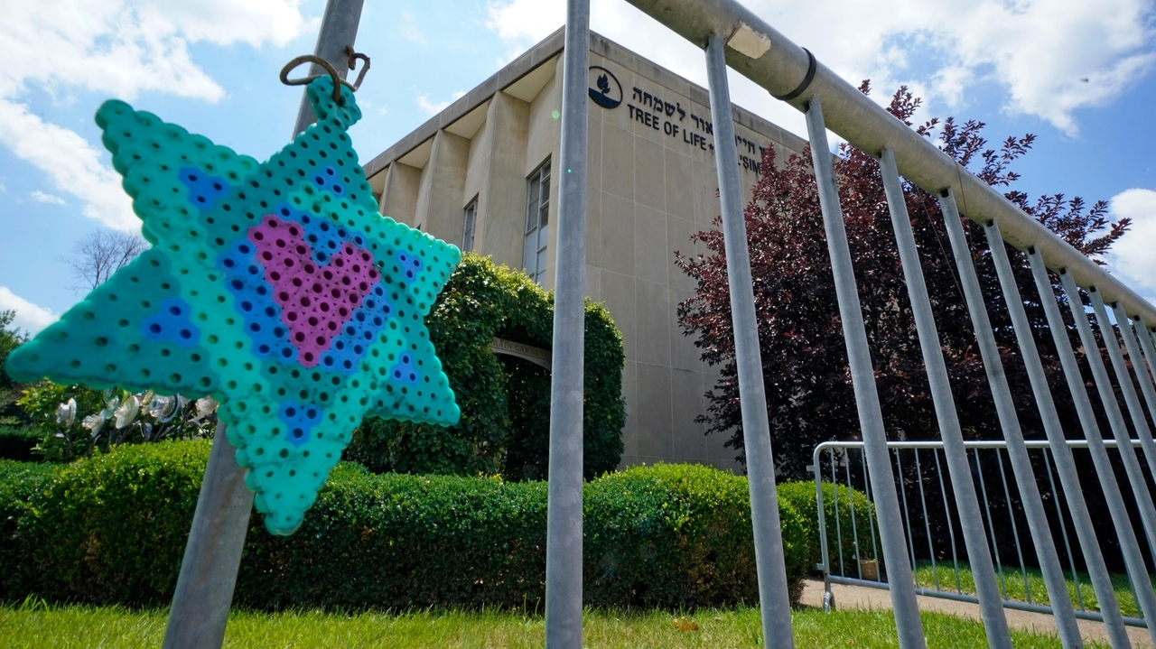 Jury resumes deliberations over death penalty or life in prison for Pittsburgh synagogue shooter - Vimarsana News
