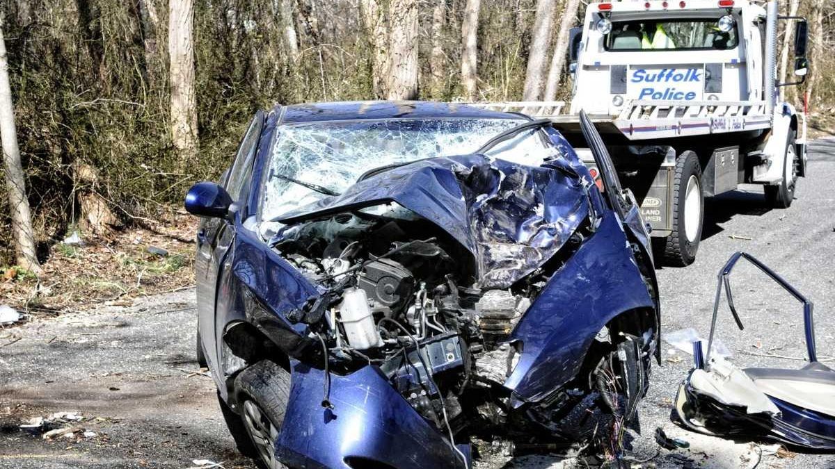 Cops Driver in Melville crash dies Newsday