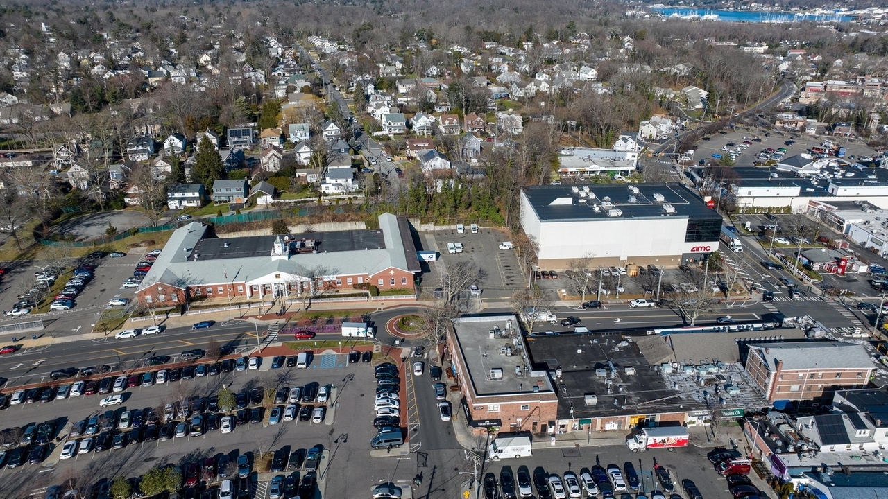 Long Island real estate agent mistakenly got new license six months