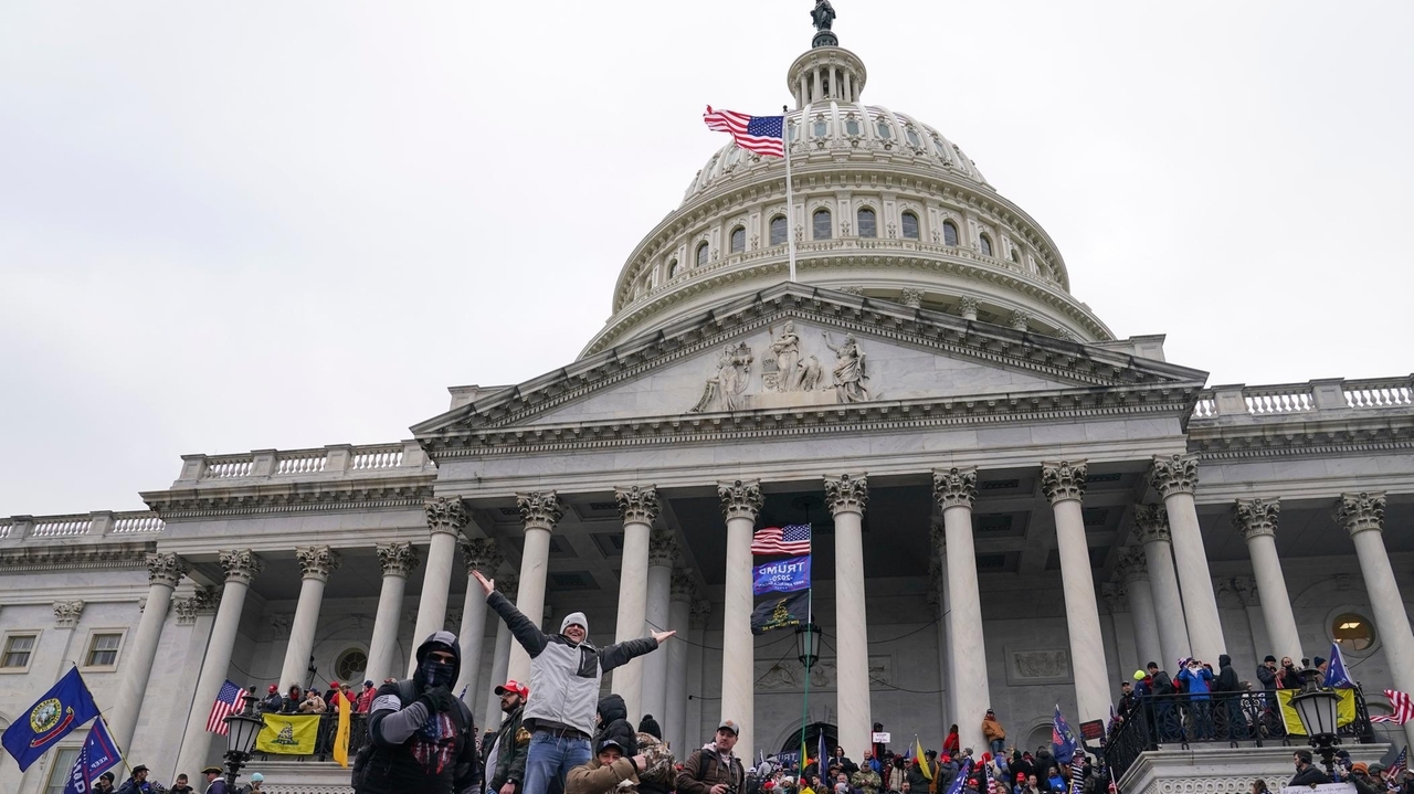 To plead or not to plead? That is the question for hundreds of Capitol riot defendants - Vimarsana News