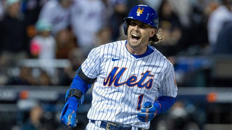 Sports digest: Mets, batting champ Jeff McNeil agree on 4-year deal