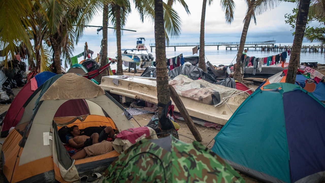 Migrants flounder in Colombian migration point without the money to go on - Vimarsana News