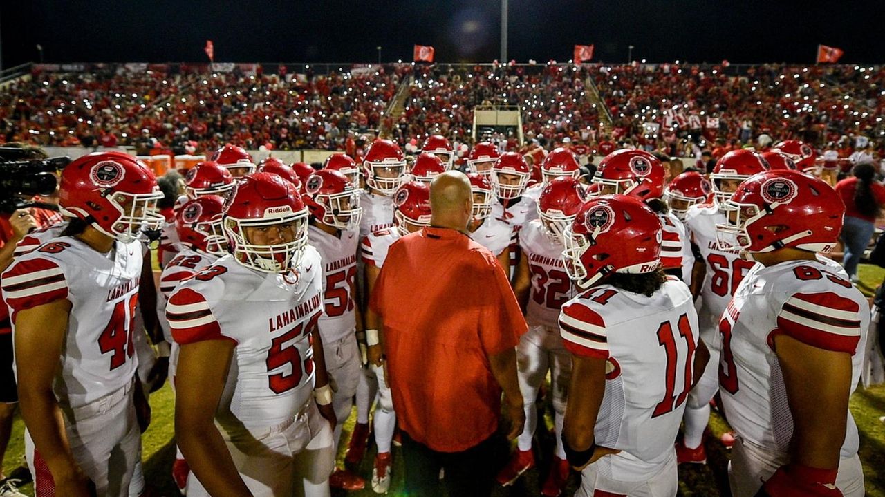 How high school football was crucial in a Hawaiian town's recovery from wildfires