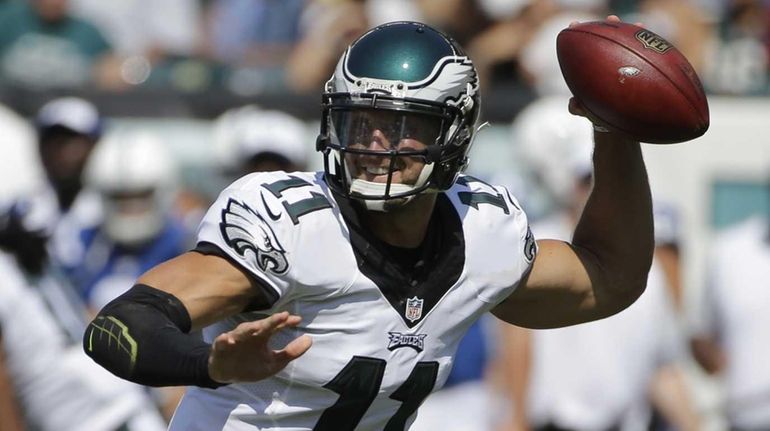 Tebow strong in final bid to make Eagles