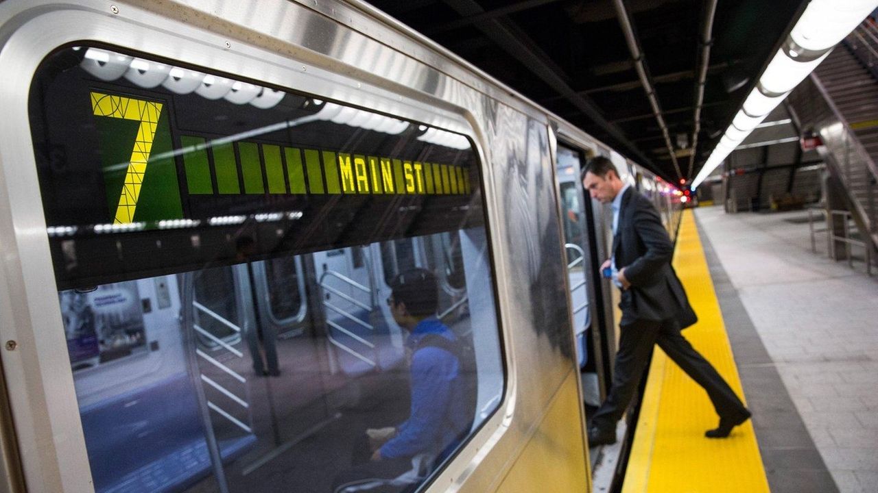 Cuomo plans WiFi in subways, security cameras on NYC buses Newsday