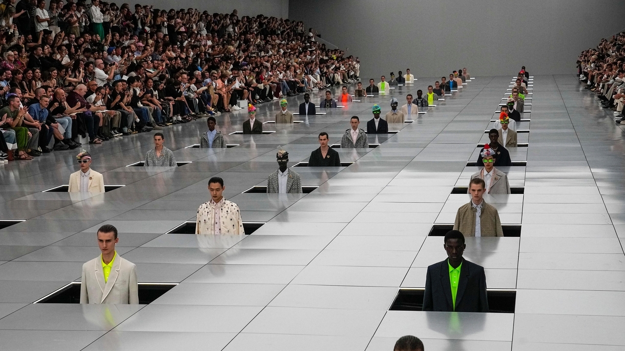 Dior's Kim Jones celebrates 5 years as designer in gender-fluid Paris men's show - Vimarsana News