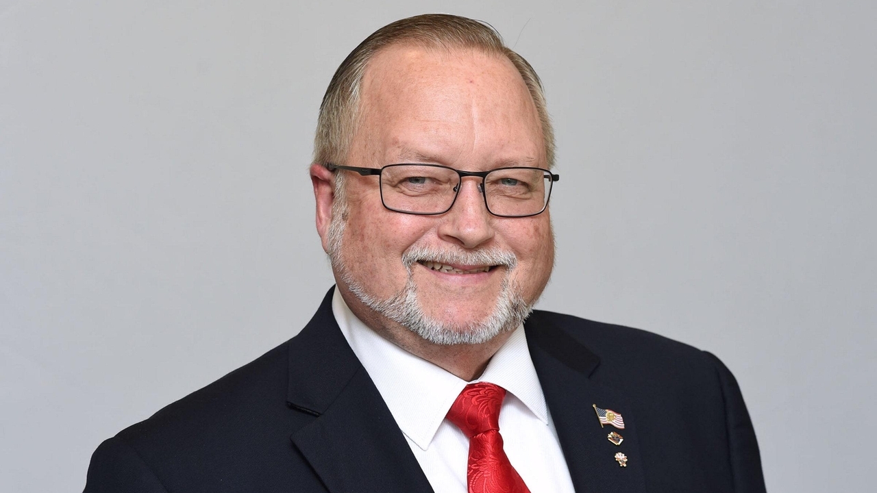 GOP 'candidate without clothes' misses the bus - Vimarsana News