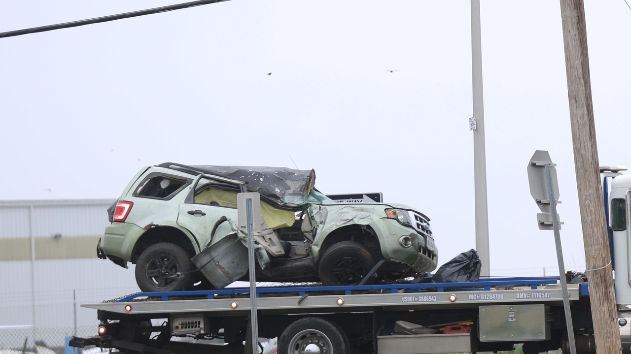 One person dead in Southern State Parkway crash - Newsday