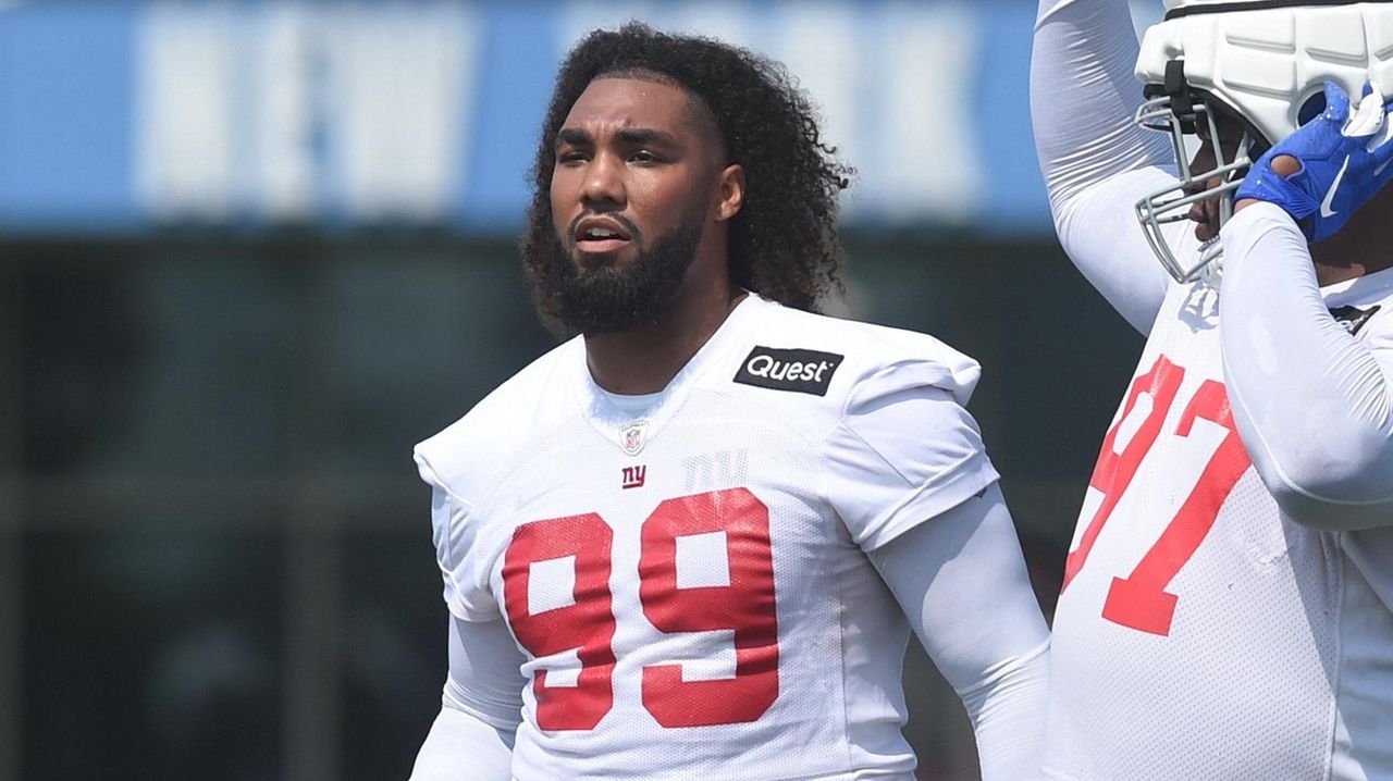 New York Giants' Leonard Williams (99) warms up before an NFL football game  against the San Francisco 49ers in Santa Clara, Calif., Thursday, Sept. 21,  2023. (AP Photo/Jed Jacobsohn Stock Photo - Alamy