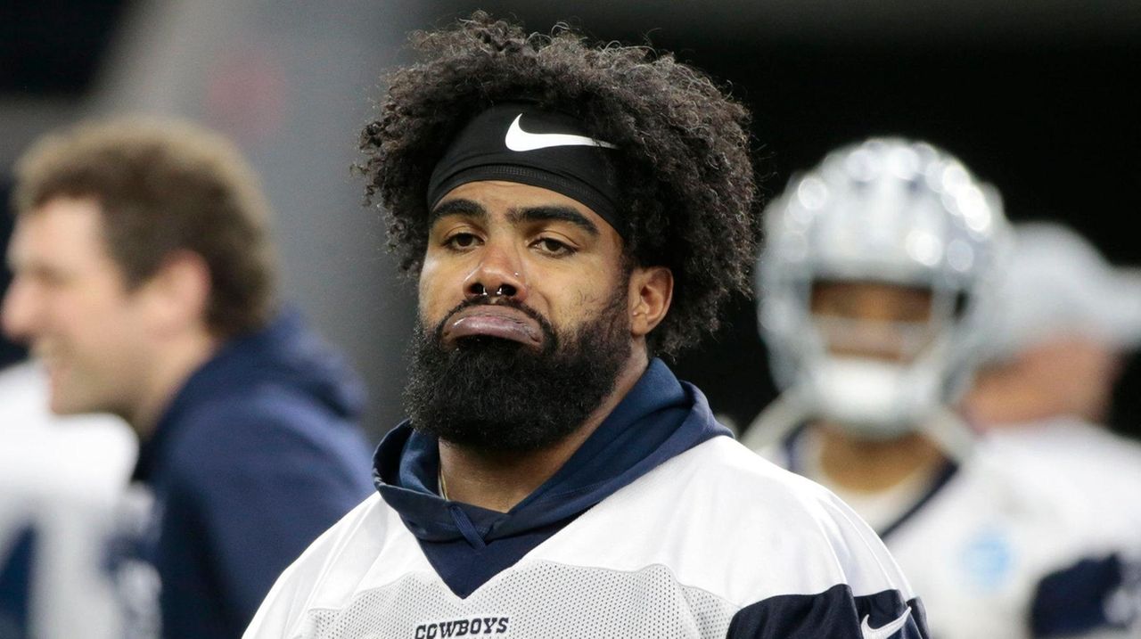 Ezekiel Elliott is quietly off to a very good start in 2022 for