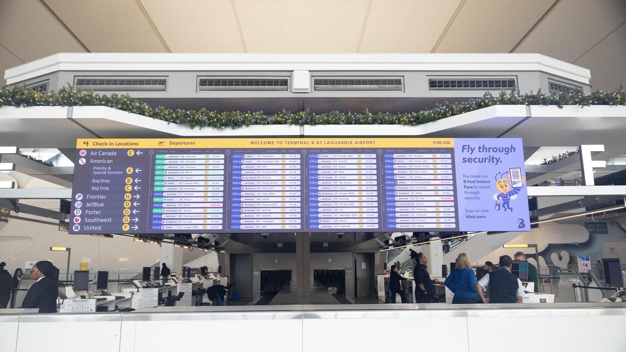 LaGuardia Kennedy and Newark airports scrub hundreds of flights as