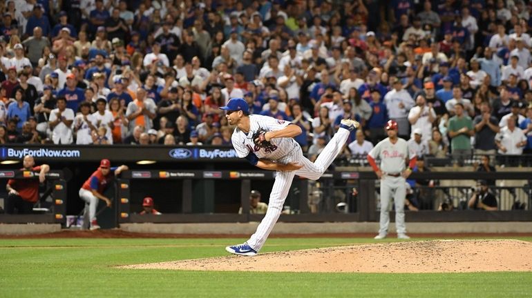 Mets fans stand and cheer starting pitcher Jacob deGrom during...