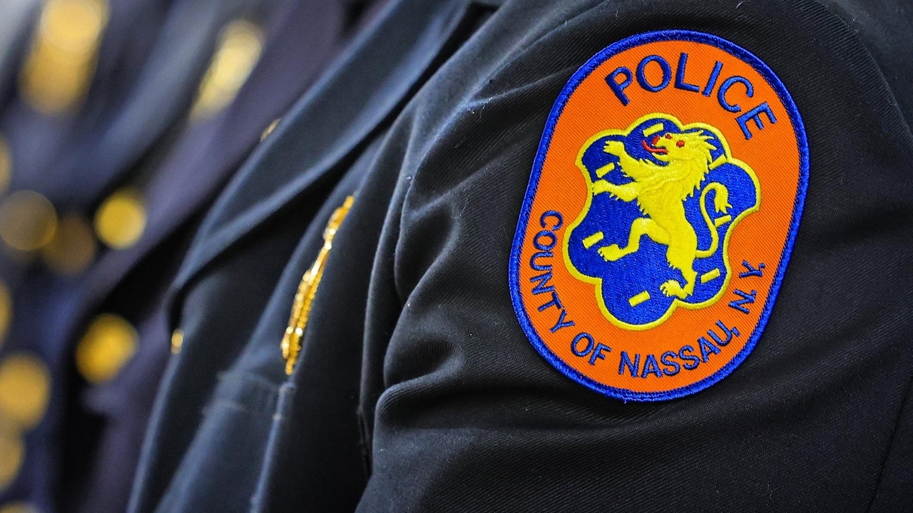 Nassau County stimmt über einjährige Gehaltserhöhung von 4 ...