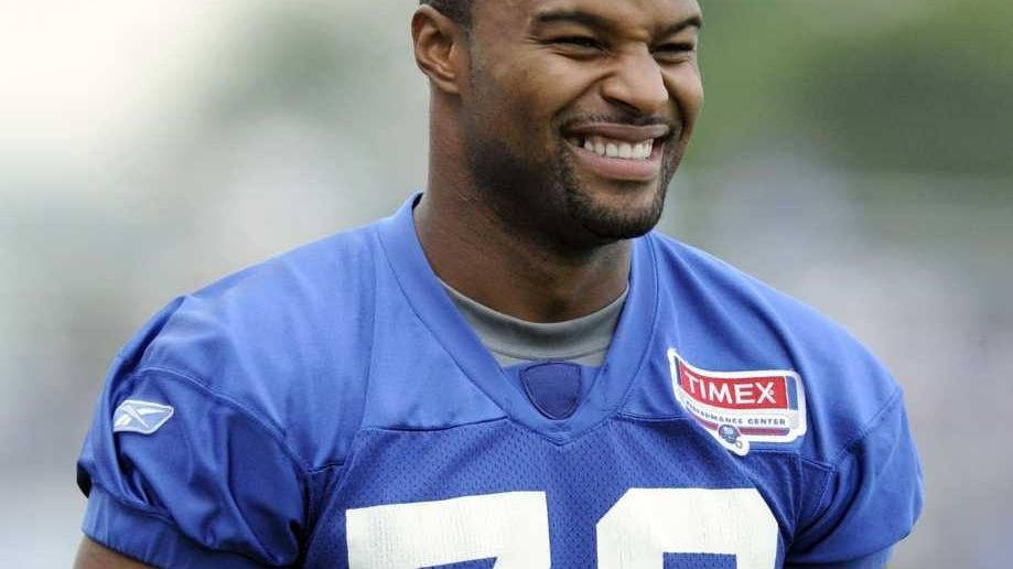 Osi Umenyiora, Giants agree to restructured contract 