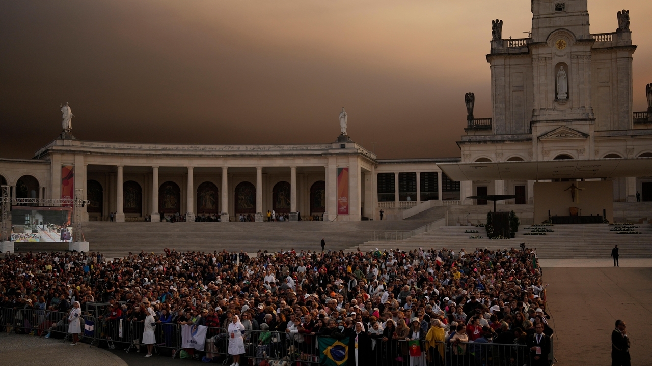 Pope visits Portuguese shrine known for apocalyptic prophesy linked to Russia as war rages on - Vimarsana News