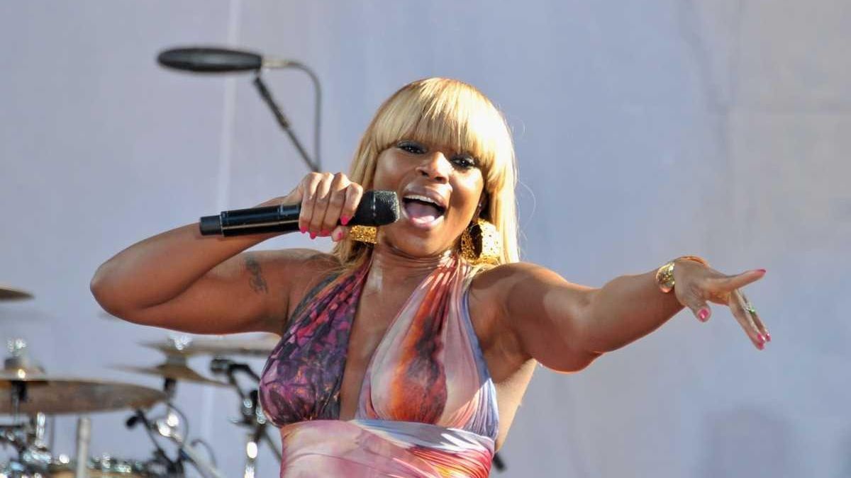 Mary J Blige looks golden at age 50